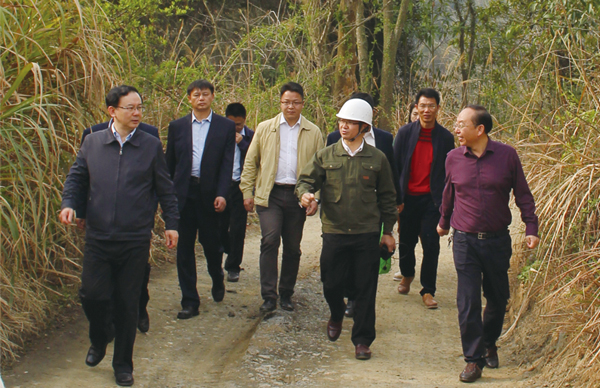 ?時(shí)任贛州市委常委、副市長(zhǎng)劉文華等一行調(diào)研我司龍南縣稀土礦山尾水收集治理項(xiàng)目