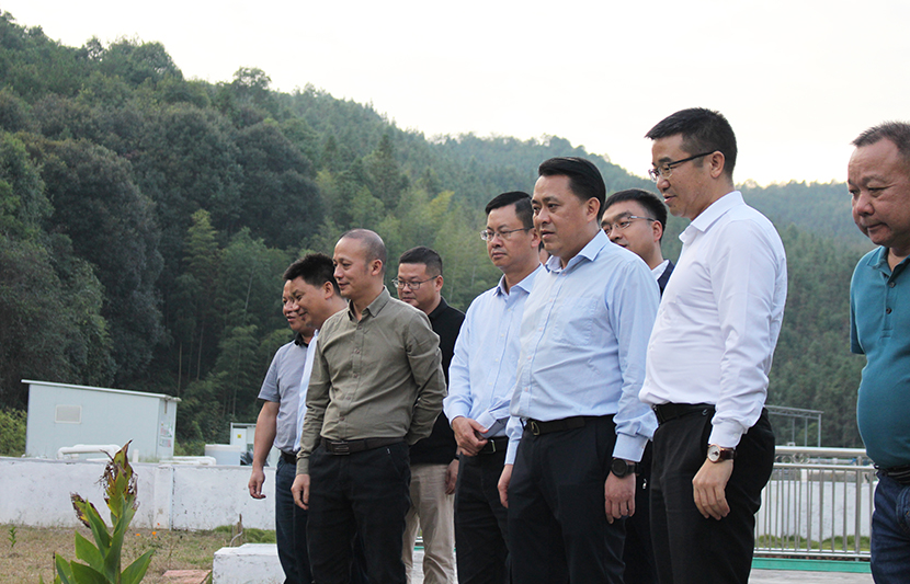 岑溪市稀土產業(yè)發(fā)展與礦山綜合治理考察組一行先后到我司龍南黃沙、定南上下營稀土尾水項目調研